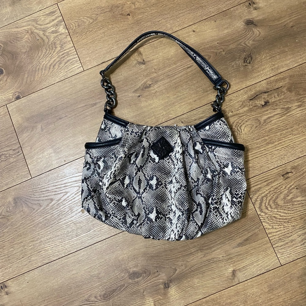Simply Vera Medium size shoulder purse. Gently used. Snake print black n white.